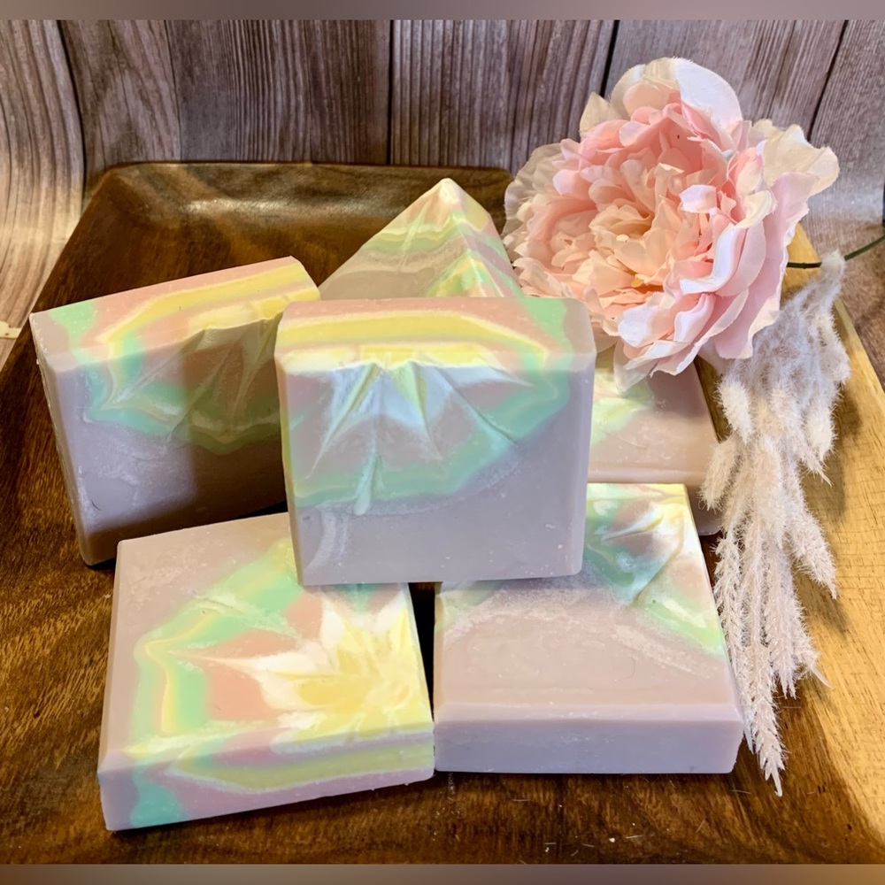 Hand crafted artisan soap in pastel colors just in time for Spring - 1 bar - Picture 2 of 6